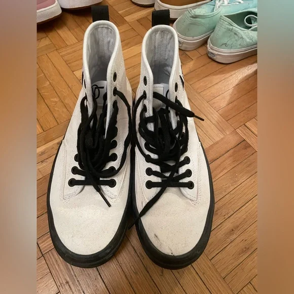 Vans boots - Picture 1 of 4